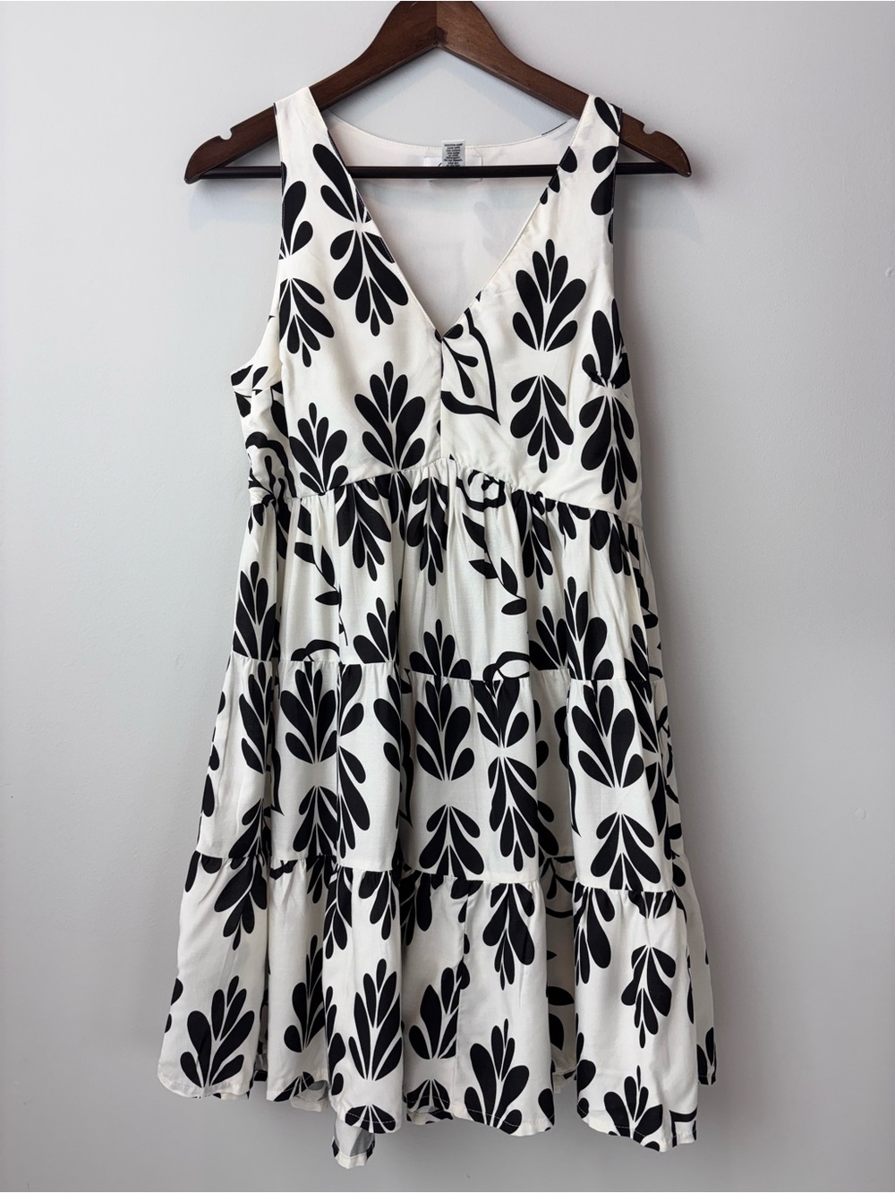 Women's Black & White V-Neck Tiered Midi Dress
